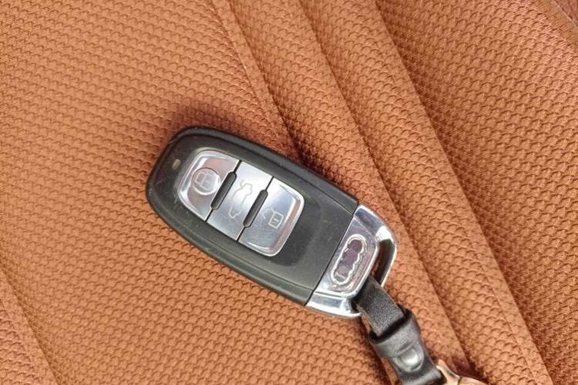 Used Audi A4L 2013 35 TFSI Automatic Standard Model Vehicle Key
