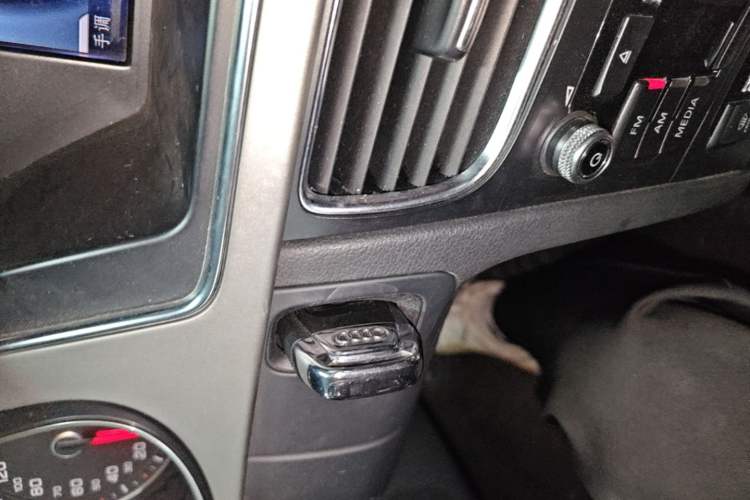 Used Audi A4L 2013 35 TFSI Automatic Comfort Model Vehicle Key
