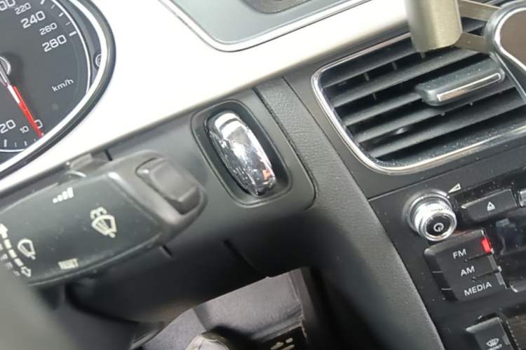 Used Audi A4L 2013 35 TFSI Automatic Comfort Model Vehicle Key