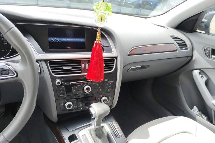 Used Audi A4L 2015 35 TFSI Automatic Comfort Model Audio And AC Panel