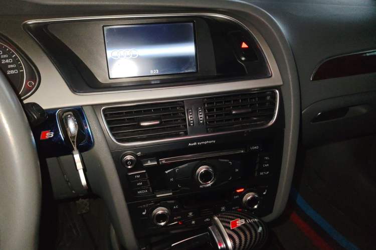Used Audi A4L 2015 35 TFSI Automatic Comfort Model Audio And AC Panel