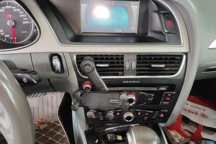 Used Audi A4L 2015 35 TFSI Automatic Standard Model Audio And AC Panel