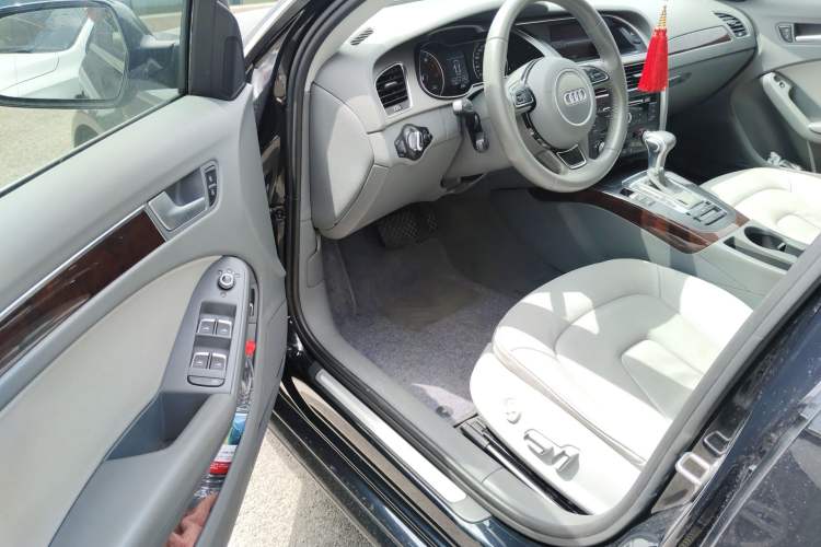 Used Audi A4L 2015 35 TFSI Automatic Comfort Model Driver Seat