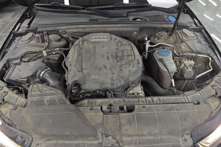 Used Audi A4L 2015 35 TFSI Automatic Standard Model Engine Bay