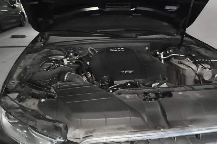 Used Audi A4L 2015 35 TFSI Automatic Comfort Model Engine Bay Right