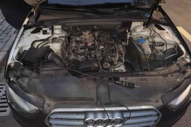 Used Audi A4L 2015 35 TFSI Automatic Standard Model Engine Bay