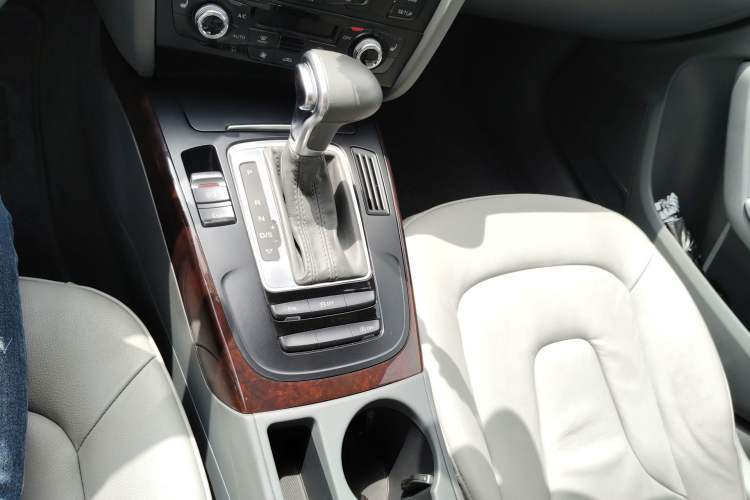 Used Audi A4L 2015 35 TFSI Automatic Comfort Model Gear Lever
