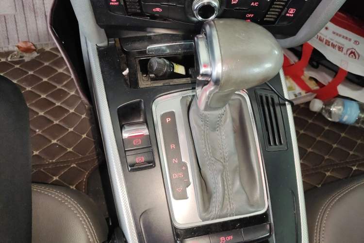 Used Audi A4L 2015 35 TFSI Automatic Standard Model Gear Lever