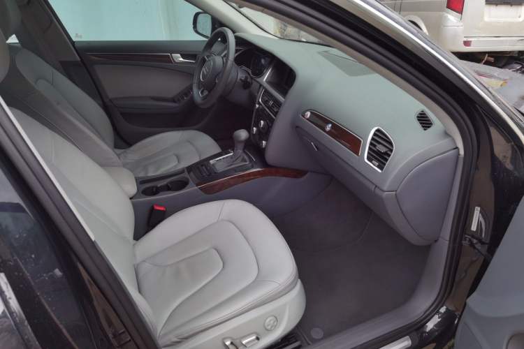 Used Audi A4L 2015 35 TFSI Automatic Comfort Model Interior 3