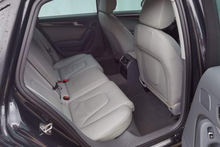 Used Audi A4L 2015 35 TFSI Automatic Comfort Model Interior 4