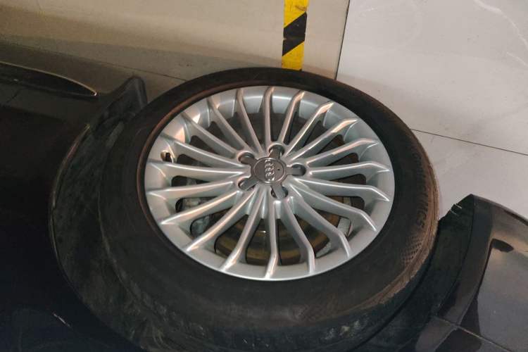 Used Audi A4L 2015 35 TFSI Automatic Comfort Model Left Front Wheel Hub