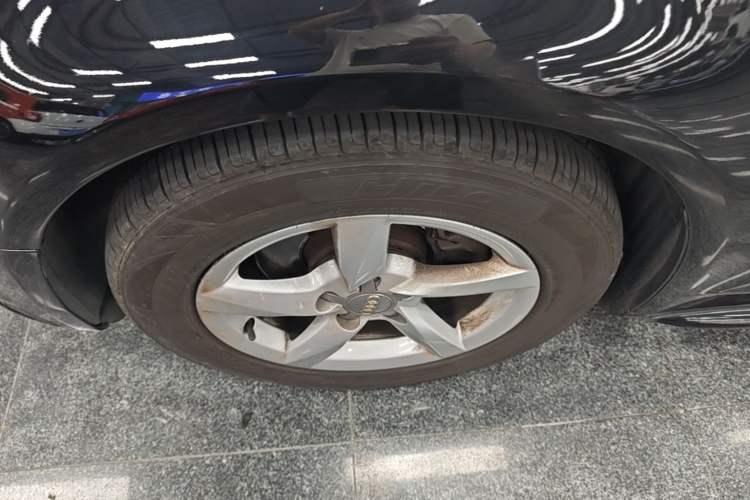 Used Audi A4L 2015 35 TFSI Automatic Standard Model Left Front Wheel Hub