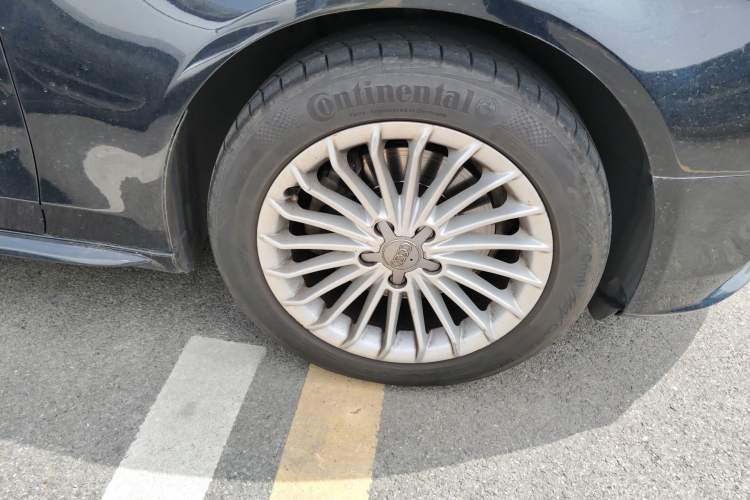 Used Audi A4L 2015 35 TFSI Automatic Comfort Model Right Front Wheel Hub