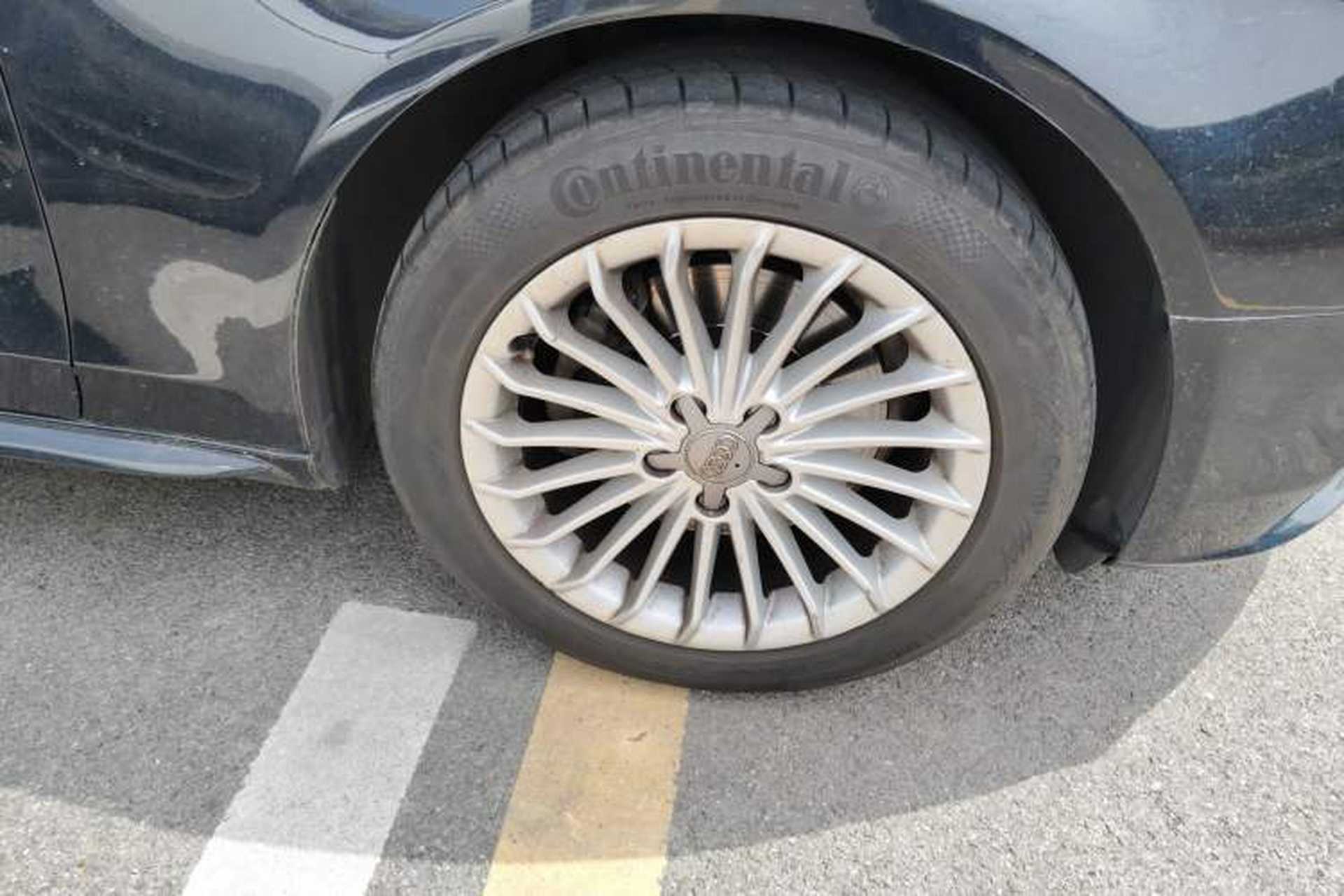 Used Audi A4L 2015 35 TFSI Automatic Comfort Model Right Front Wheel Hub