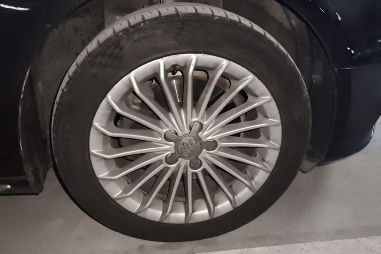 Used Audi A4L 2015 35 TFSI Automatic Comfort Model Right Front Wheel Hub