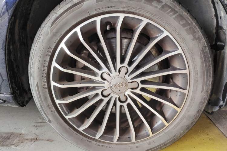 Used Audi A4L 2015 35 TFSI Automatic Standard Model Right Front Wheel Hub