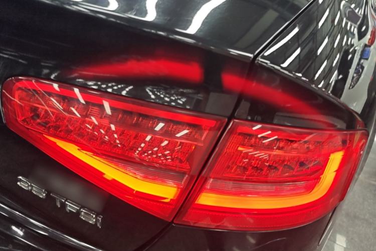Used Audi A4L 2015 35 TFSI Automatic Standard Model Right Rear Taillight