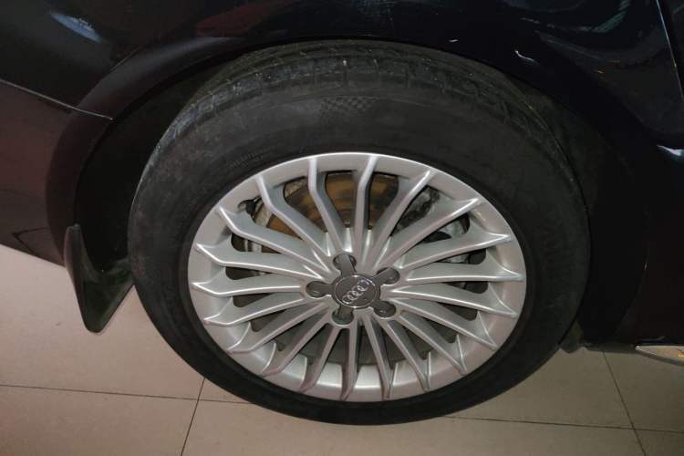 Used Audi A4L 2015 35 TFSI Automatic Comfort Model Right Rear Wheel Hub