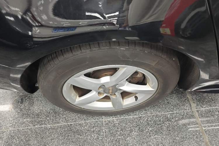 Used Audi A4L 2015 35 TFSI Automatic Standard Model Right Rear Wheel Hub