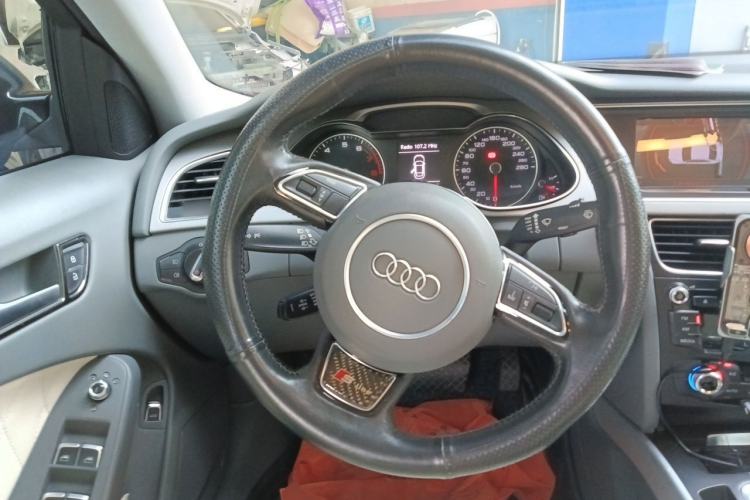 Used Audi A4L 2015 35 TFSI Automatic Comfort Model Steering Wheel