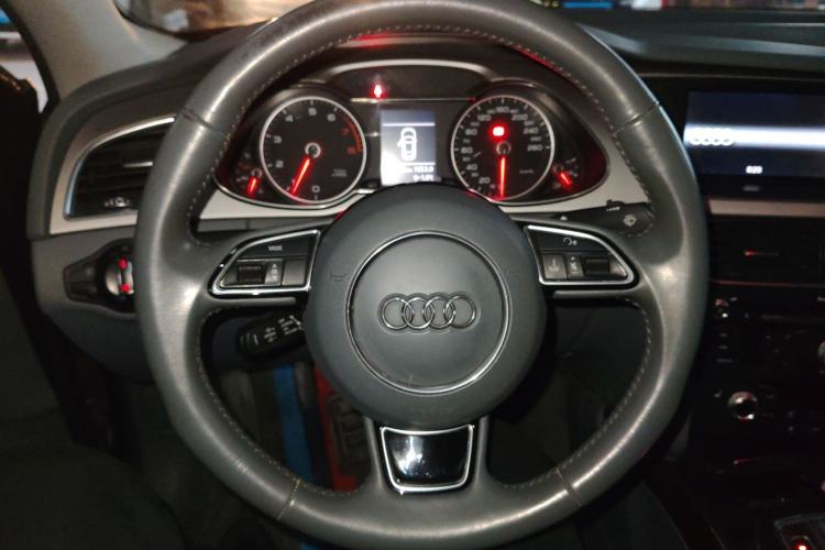 Used Audi A4L 2015 35 TFSI Automatic Comfort Model Steering Wheel