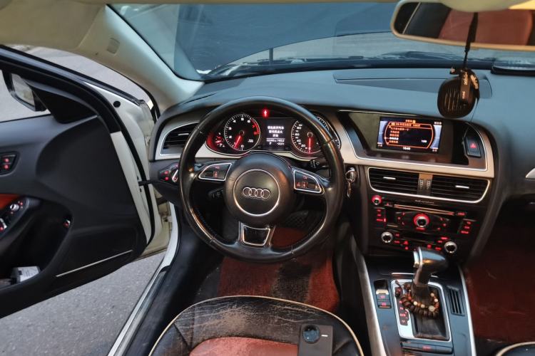 Used Audi A4L 2015 35 TFSI Automatic Standard Model Steering Wheel