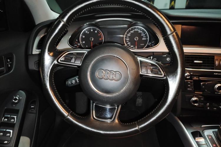 Used Audi A4L 2015 35 TFSI Automatic Standard Model Steering Wheel