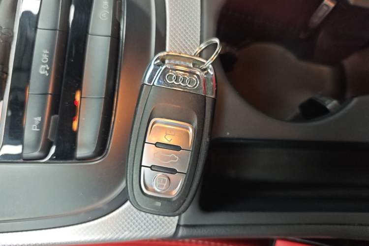Used Audi A4L 2015 35 TFSI Automatic Standard Model Vehicle Key