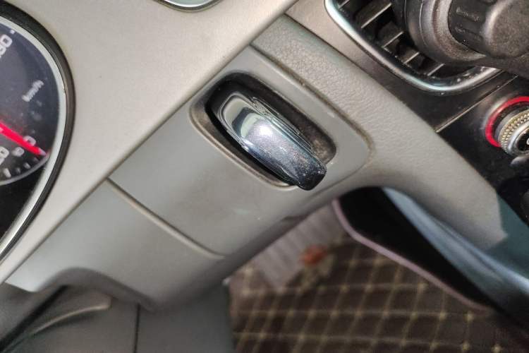 Used Audi A4L 2015 35 TFSI Automatic Standard Model Vehicle Key