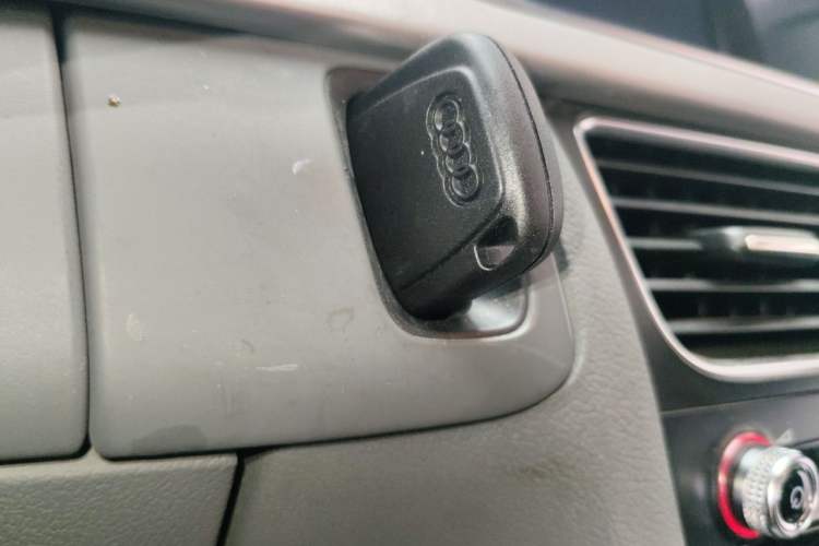 Used Audi A4L 2015 35 TFSI Automatic Standard Model Vehicle Key