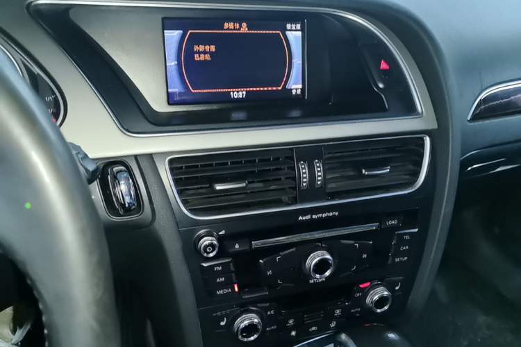 Used Audi A4L 2015 35 TFSI Automatic Comfort Model Audio And AC Panel
