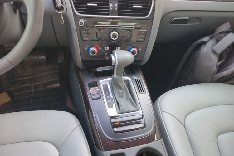 Used Audi A4L 2015 35 TFSI Automatic Comfort Model Gear Lever