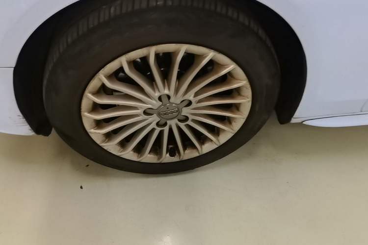 Used Audi A4L 2015 35 TFSI Automatic Comfort Model Left Front Wheel Hub