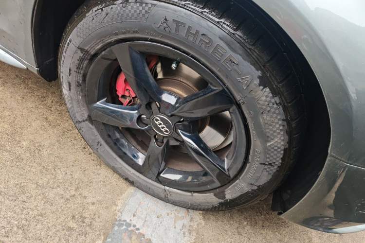 Used Audi A4L 2015 35 TFSI Automatic Standard Model Right Front Wheel Hub