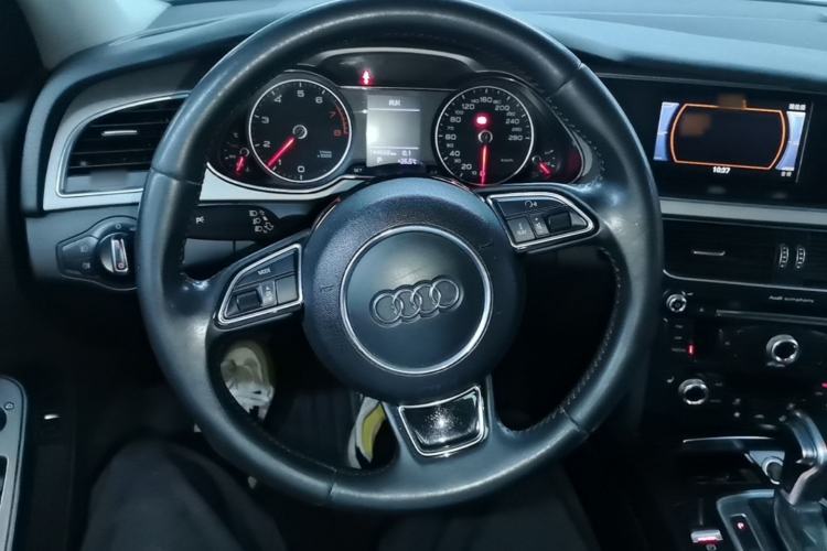 Used Audi A4L 2015 35 TFSI Automatic Comfort Model Steering Wheel
