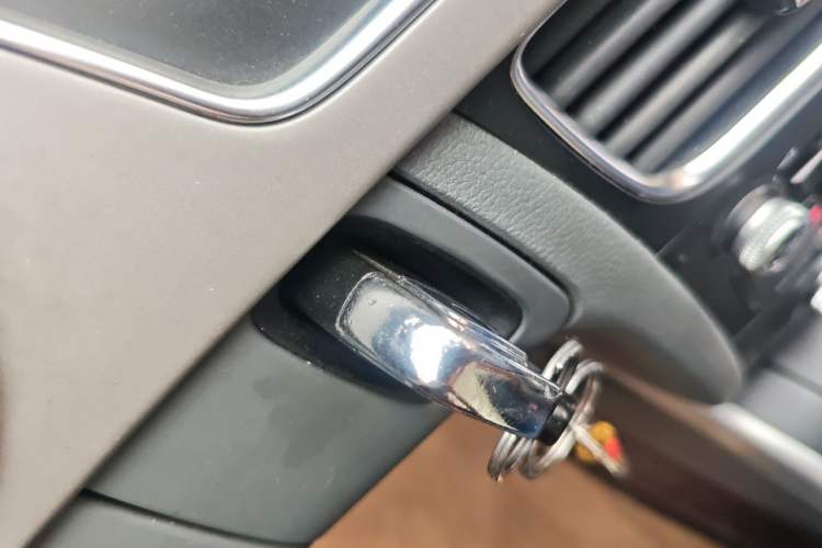 Used Audi A4L 2015 35 TFSI Automatic Standard Model Vehicle Key