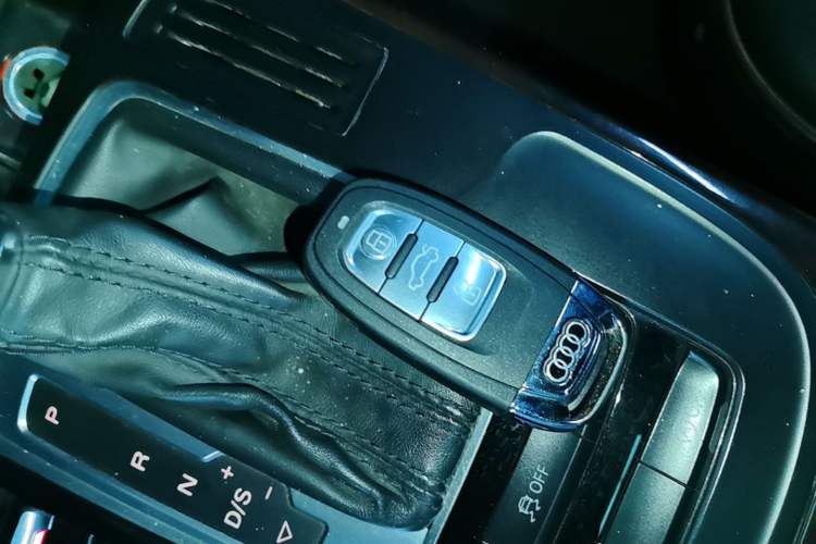 Used Audi A4L 2015 35 TFSI Automatic Comfort Model Vehicle Key