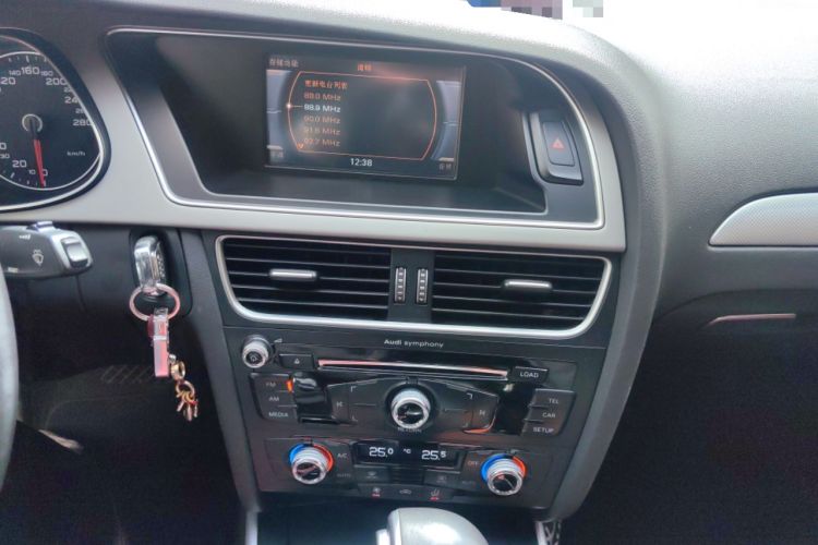 Used Audi A4L 2015 35 TFSI Automatic Standard Model Audio And AC Panel