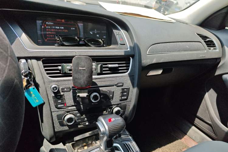 Used Audi A4L 2015 35 TFSI Automatic Standard Model Audio And AC Panel