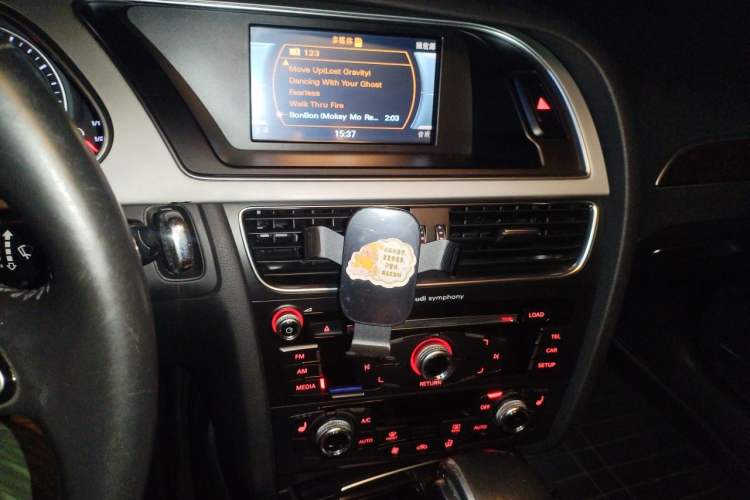 Used Audi A4L 2015 35 TFSI Automatic Comfort Model Audio And AC Panel