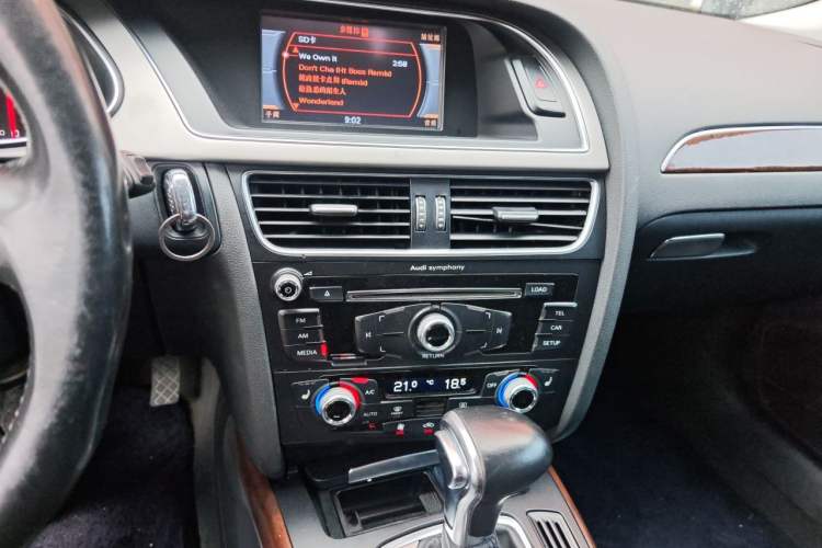 Used Audi A4L 2015 35 TFSI Automatic Comfort Model Audio And AC Panel