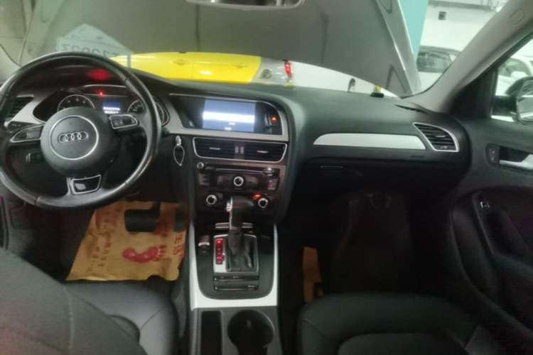 Used Audi A4L 2015 35 TFSI Automatic Standard Model Audio And AC Panel