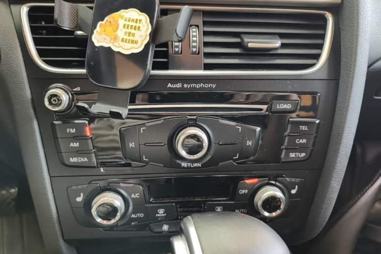 Used Audi A4L 2015 35 TFSI Automatic Comfort Model Audio And AC Panel