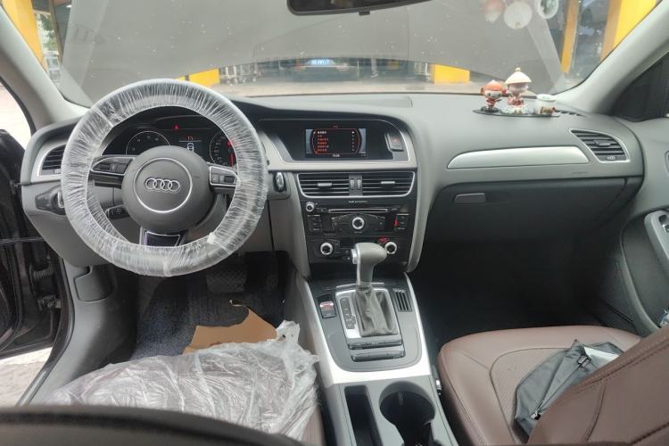 Used Audi A4L 2015 35 TFSI Automatic Standard Model Center Console