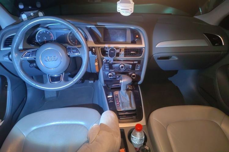 Used Audi A4L 2015 35 TFSI Automatic Standard Model Center Console
