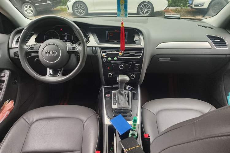Used Audi A4L 2015 35 TFSI Automatic Standard Model Center Console