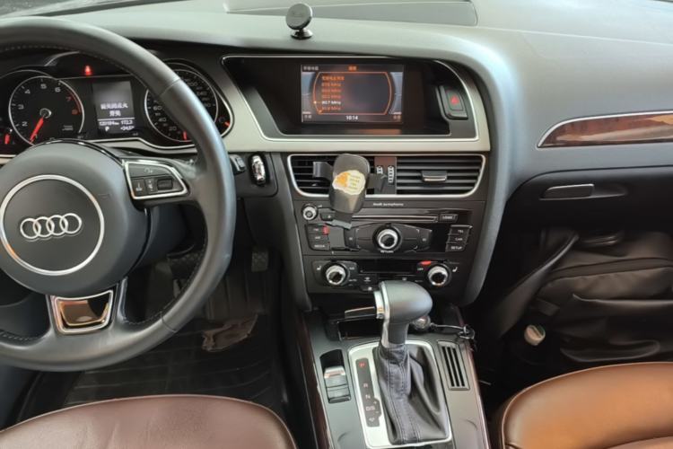 Used Audi A4L 2015 35 TFSI Automatic Comfort Model Center Console