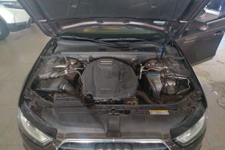 Used Audi A4L 2015 35 TFSI Automatic Comfort Model Engine Bay