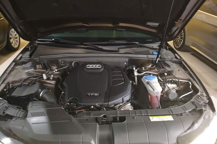 Used Audi A4L 2015 35 TFSI Automatic Comfort Model Engine Bay