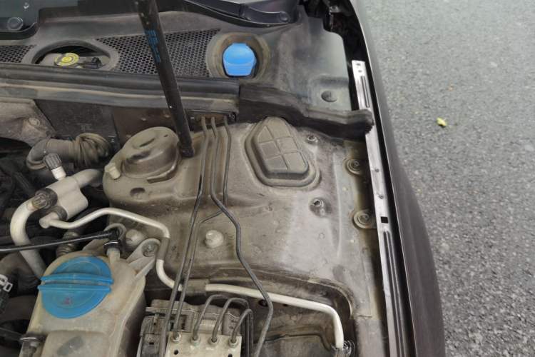 Used Audi A4L 2015 35 TFSI Automatic Comfort Model Engine Bay Left